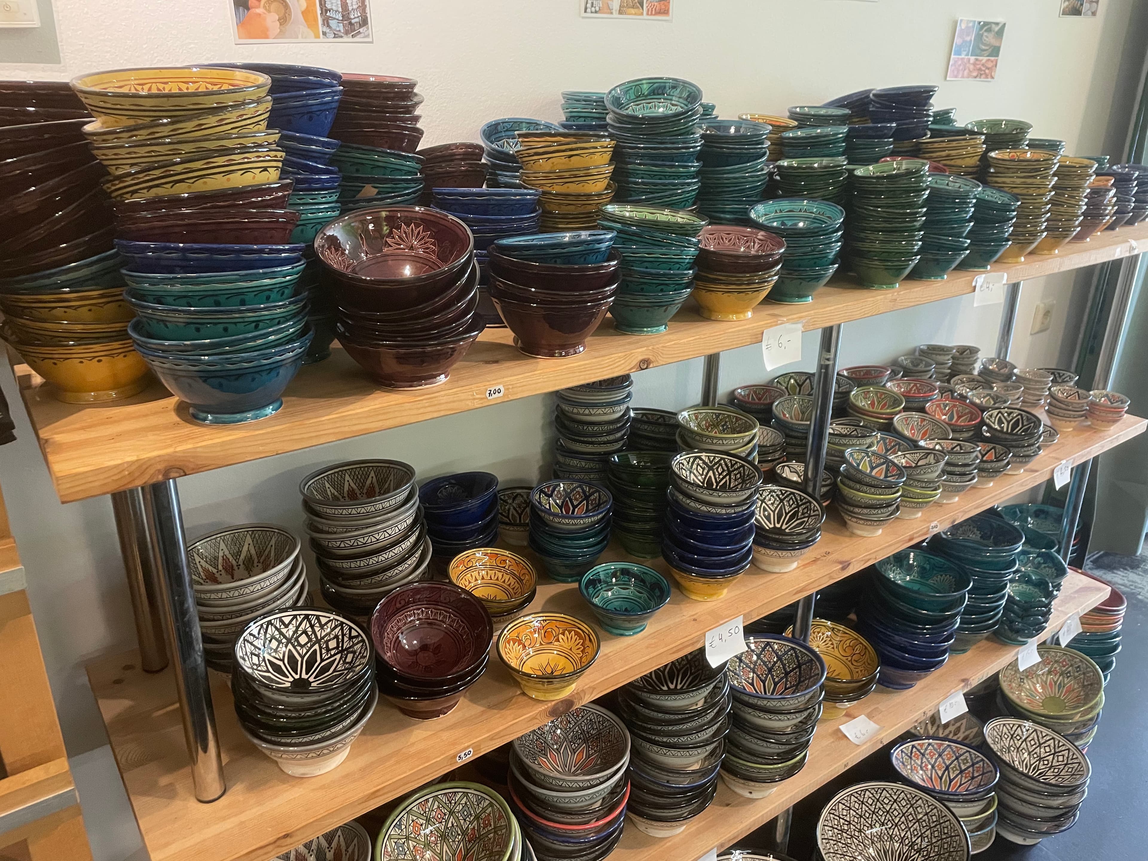 Olijven en schalen in Het Olijven Huis