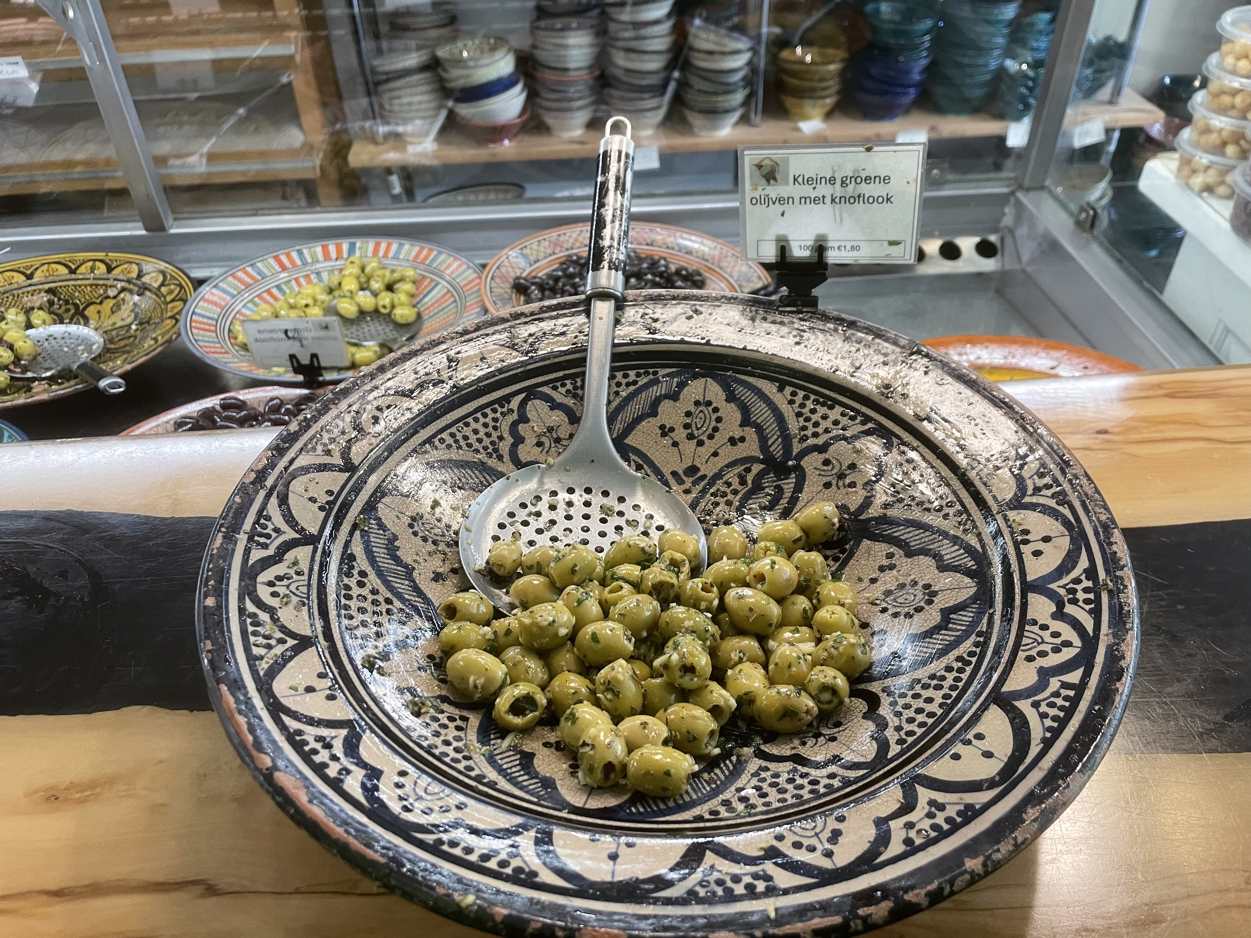 Kleine Groene Olijven met Knoflook